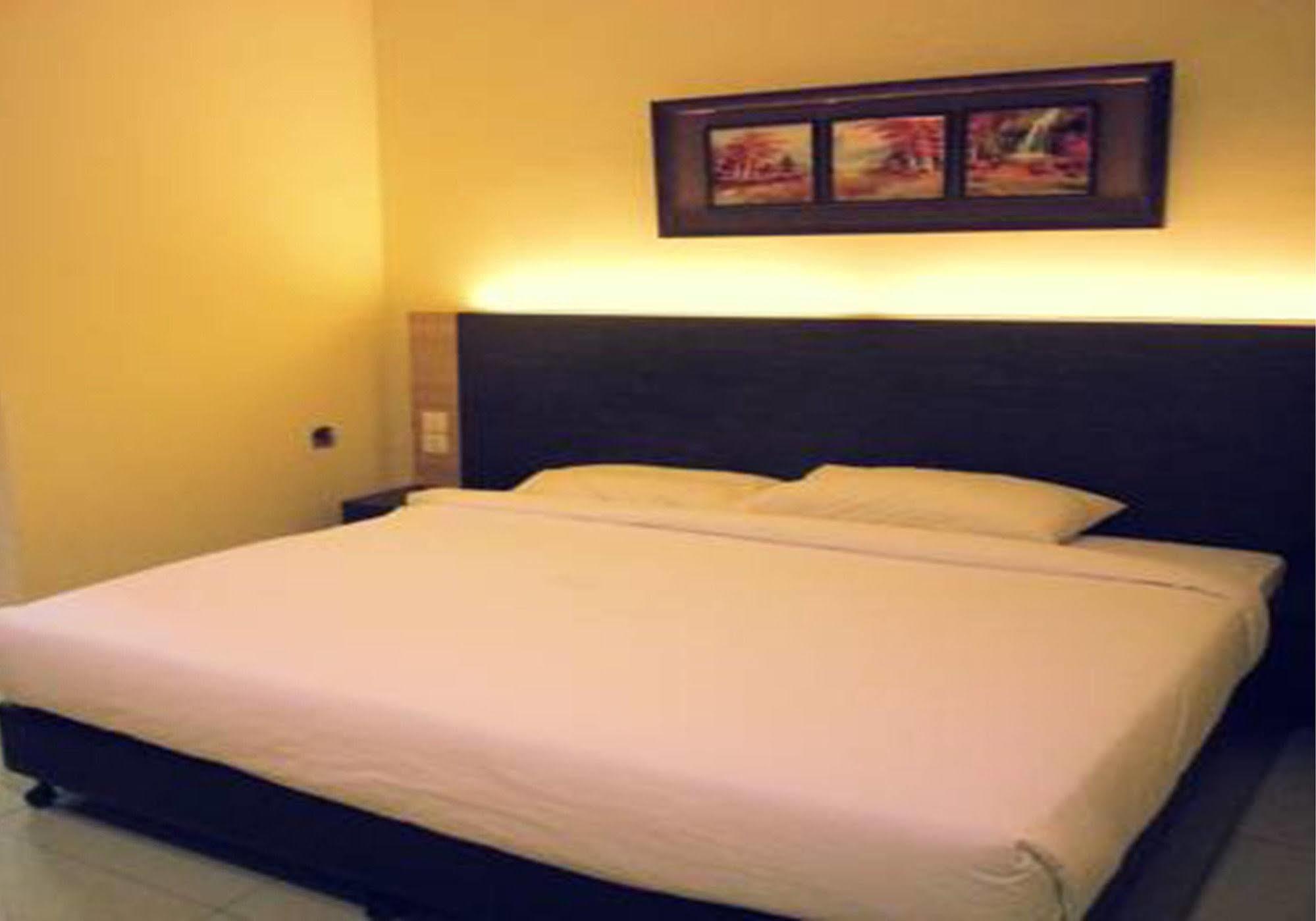 Hotel Centre Point Tampin Malacca Exterior foto